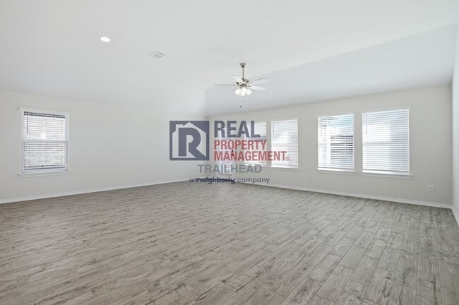 Building Photo - Inviting 3-Bedroom Home with Covered Patio