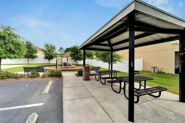 Building Photo - 3250 S Northview Rd