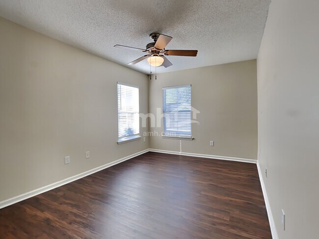Building Photo - 62 Creek Bend Dr