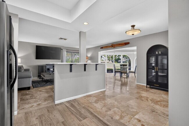 Building Photo - 213 Rio Vista Cir