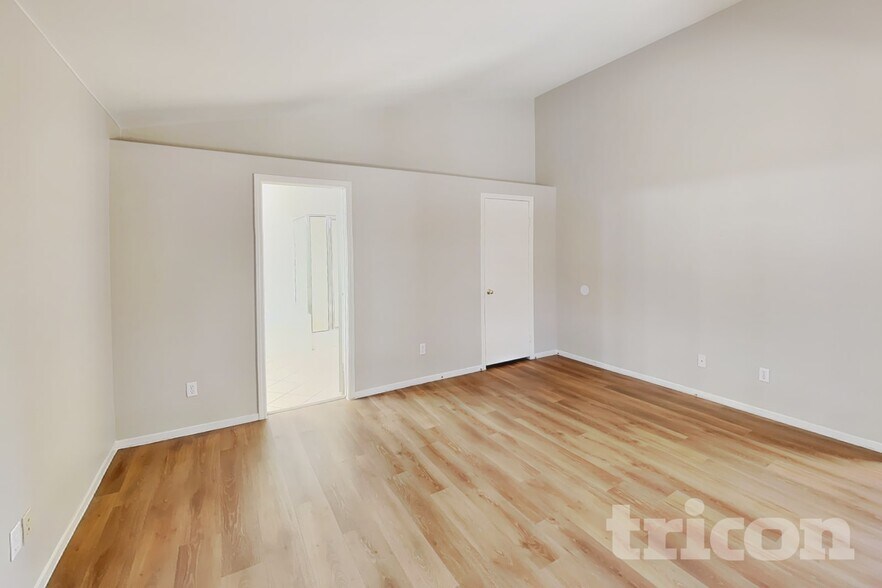 Building Photo - 1121 Indian Hedge Dr