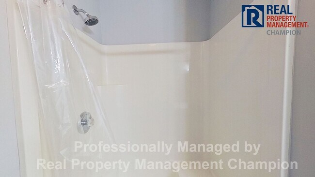 Building Photo - Ground Level Condo with Community Pool