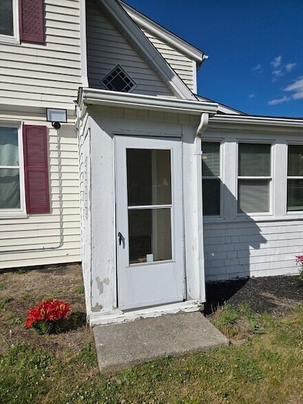 Building Photo - 239 Pleasant St