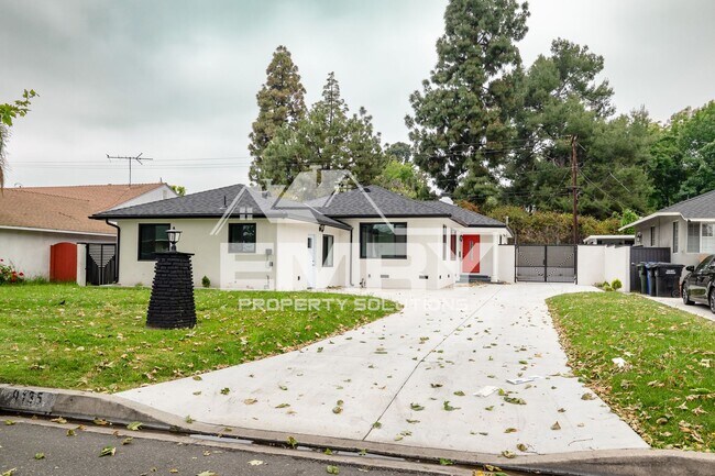 Building Photo - Amazing Deal 3 Bed 2 Bath House Arrington Ave Downey