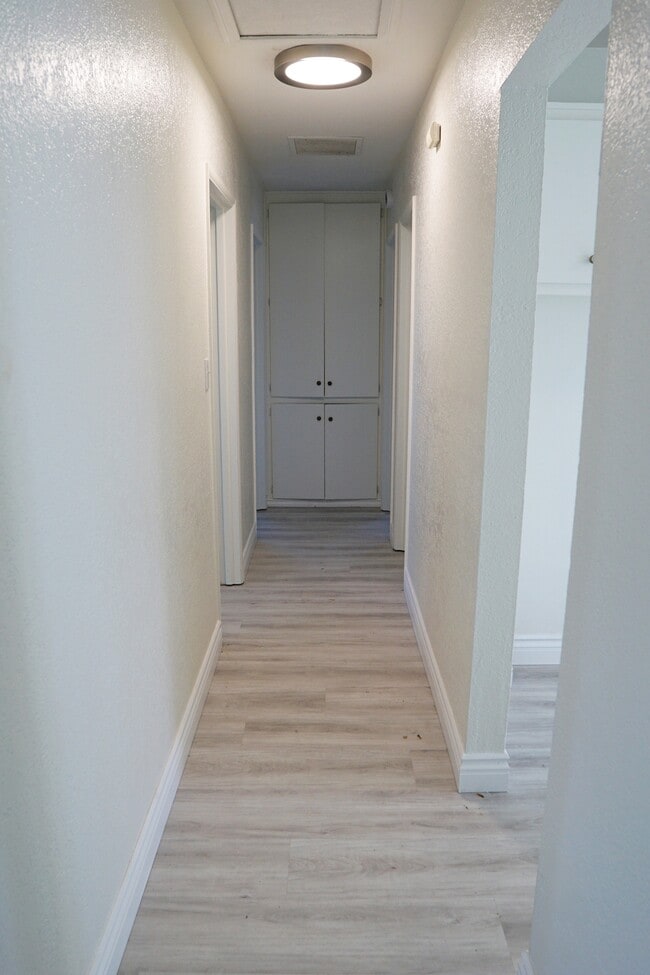 Building Photo - 39220 Karen St