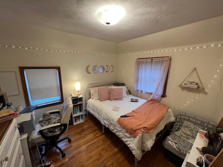 Building Photo - 211 Holland St