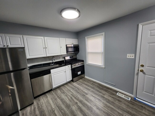 Building Photo - 3615 Mohawk Ave