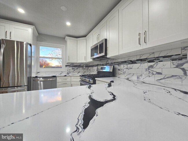 Building Photo - 4813 Lawrence St