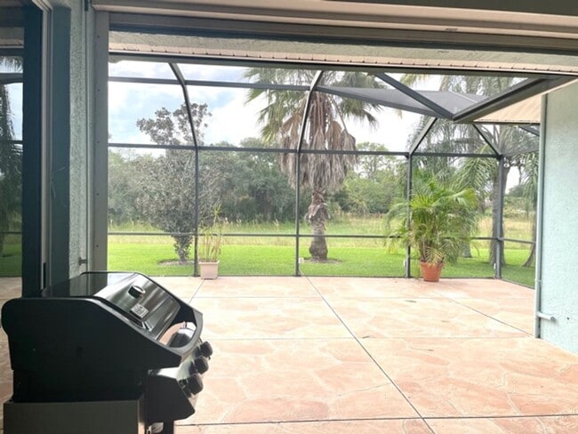 Building Photo - ANNUAL/FURNISHED HOME WITH LARGE LANAI - S...