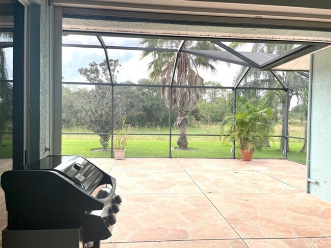 Building Photo - ANNUAL/FURNISHED HOME WITH LARGE LANAI - SOUTH SARASOTA