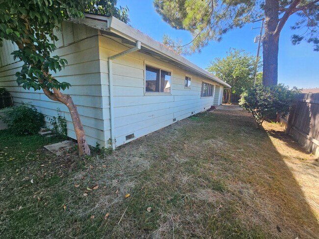 Building Photo - 426 Stanmar Dr