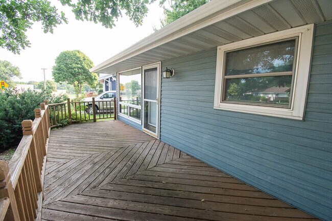 Building Photo - Charming Elton Hills Rambler with Finished Basement