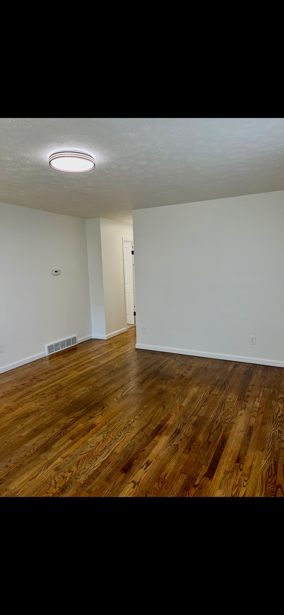 Building Photo - 185 Meadows Dr