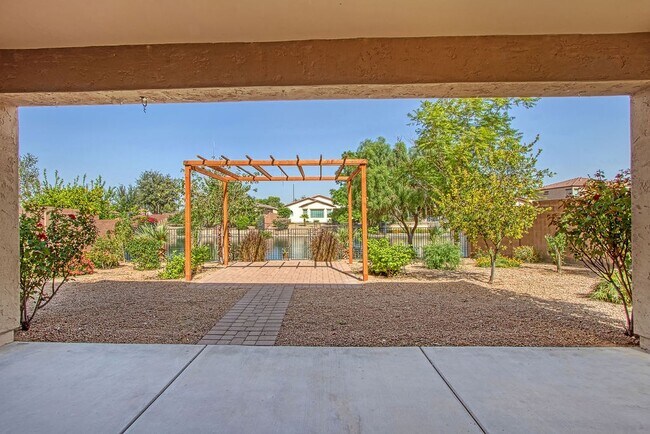 Building Photo - 938 E Indian Wells Pl