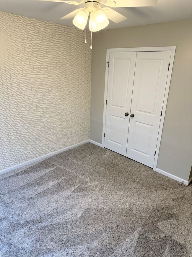 Building Photo - BEAUTIFUL 3 bedroom / 2 bathroom home available NOW!
