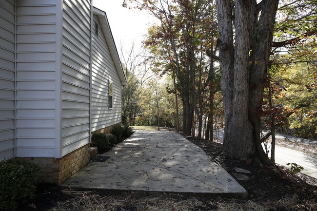 Building Photo - 7909 Carmel Rd