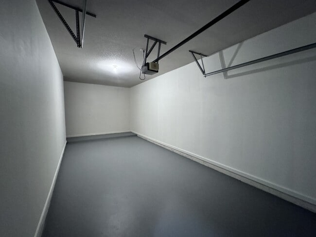 Building Photo - 10412 Villa View Cir