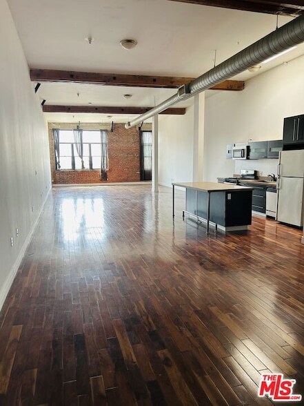 Building Photo - 652 Mateo St