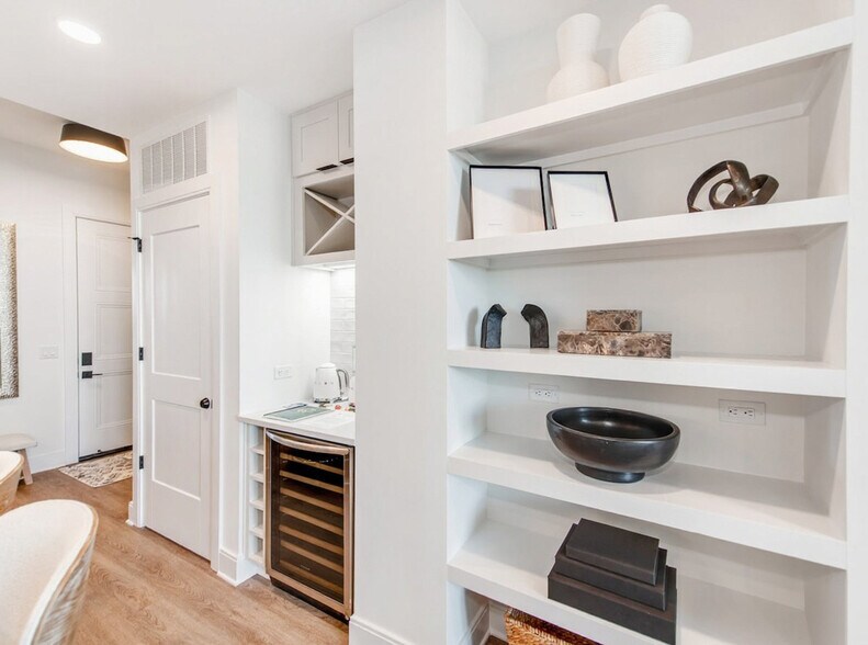 Building Photo - 14020 Stream Wy