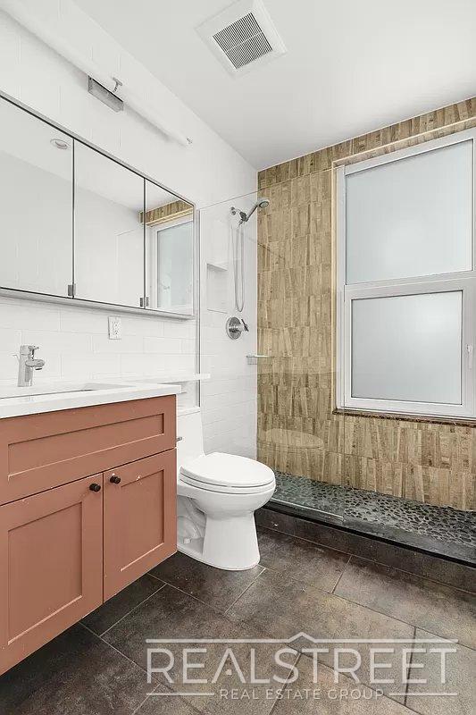 Building Photo - Stunning 1 bed in Crown Heights Brownstone...