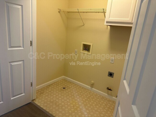 Building Photo - 28 Foxglove Ct