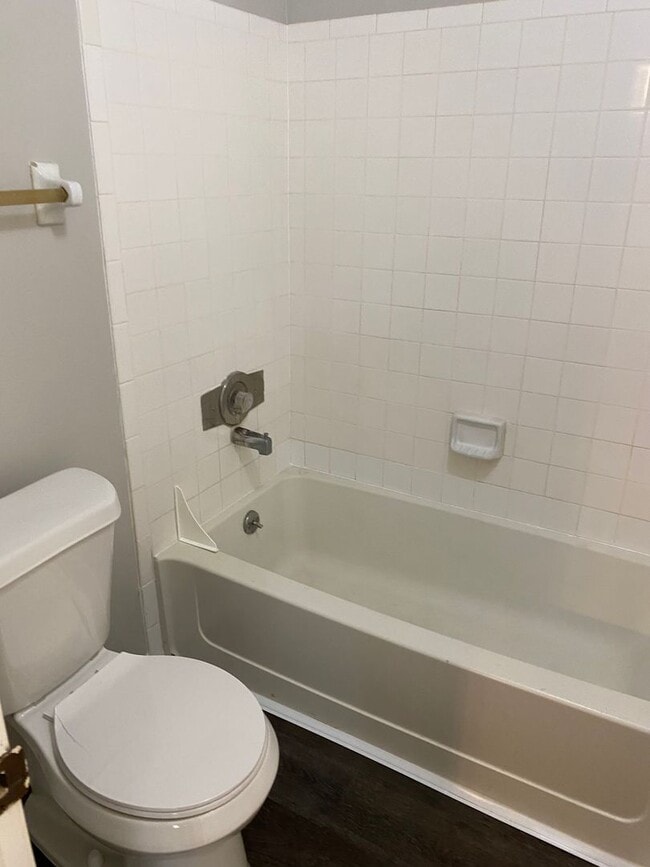 Building Photo - Spacious 3 bedroom, 2 bathrooms multiplex unit. 2 story in Alafaya