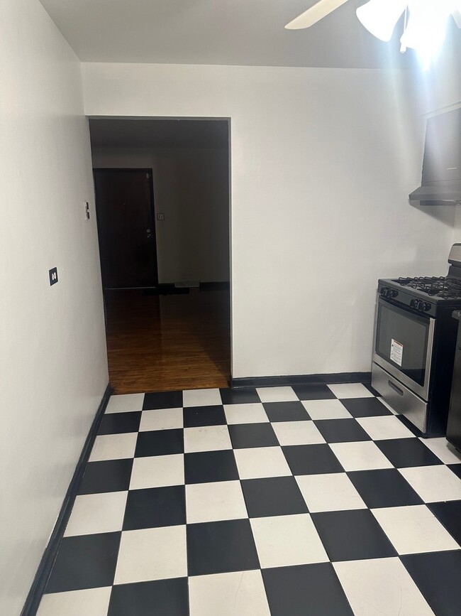 Building Photo - 380 Mackinaw Ave