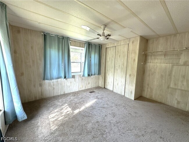 Building Photo - 280 Flame Ln