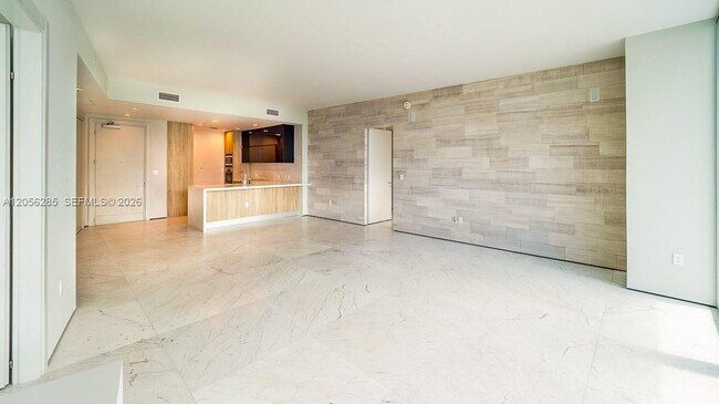 Building Photo - 200 Biscayne Blvd Way