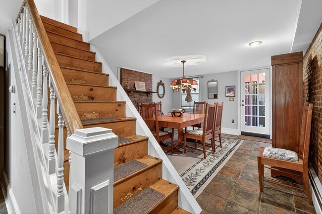 Building Photo - 211 4th St