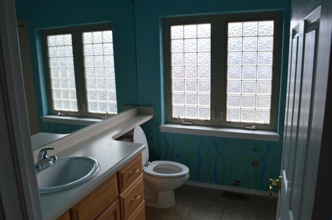 Building Photo - Woodland Park Townhouse!