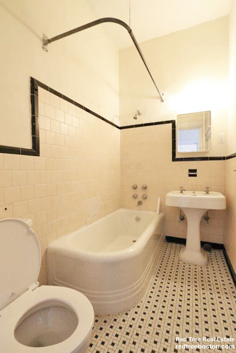 Building Photo - 2 Ware St