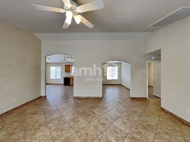 Building Photo - 6380 E Butte Stone Dr
