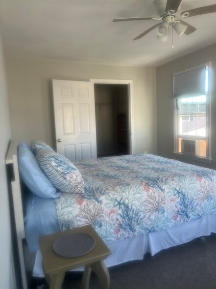 Building Photo - 561 North End Blvd