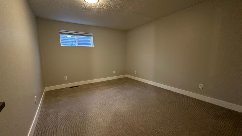 Building Photo - 894 E 840 N