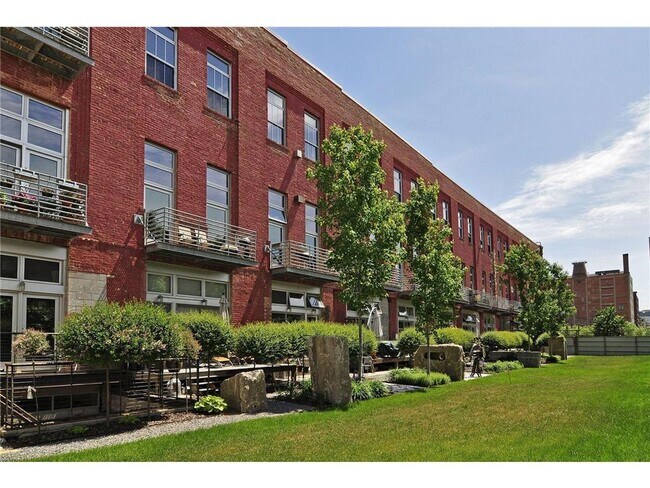 Building Photo - 801 N Washington Ave