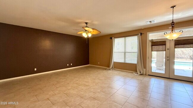 Building Photo - 2714 E Birchwood Pl