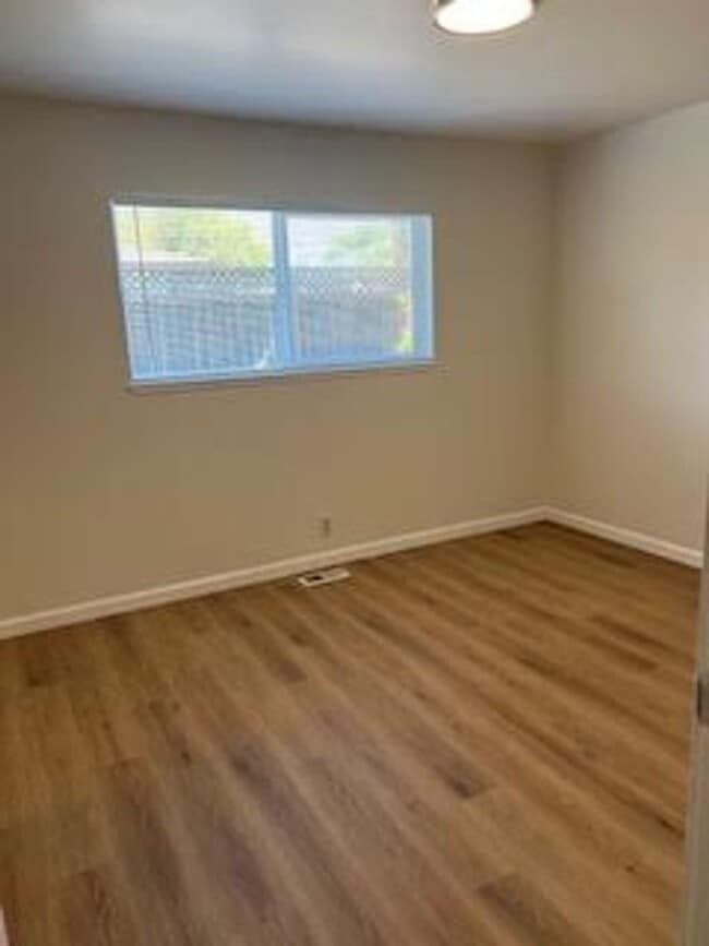 Building Photo - Excellent 3 bed 2 Bath Home
