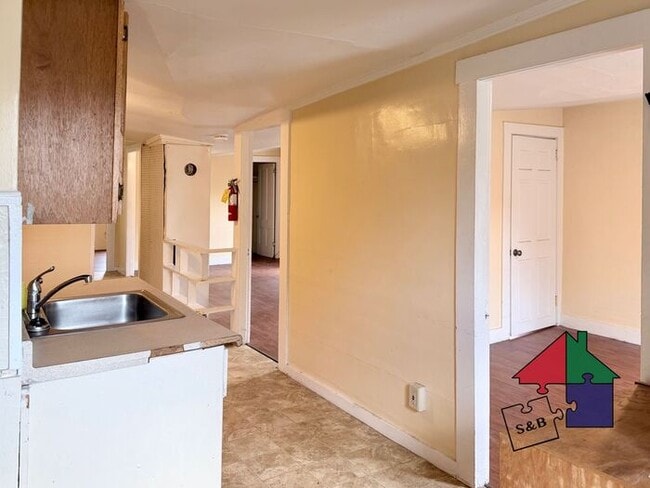 Building Photo - Barre City 2 Bedroom - Heat Included!