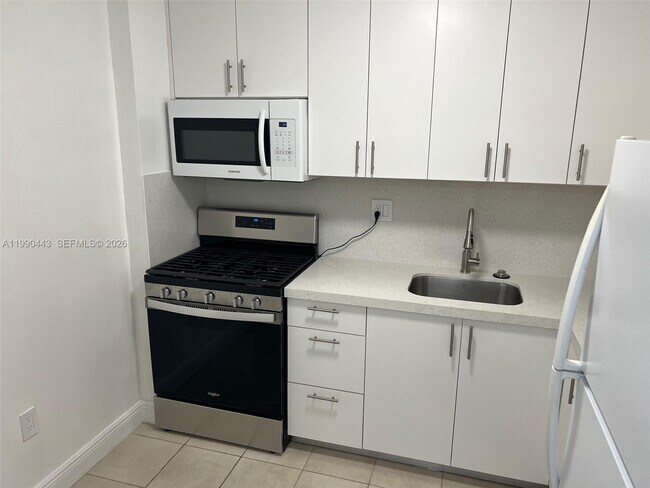 Building Photo - 13120 SW 92nd Ave