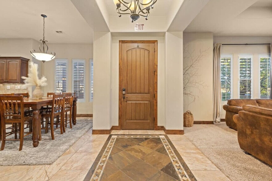 Building Photo - 1922 N Pebble Beach Dr