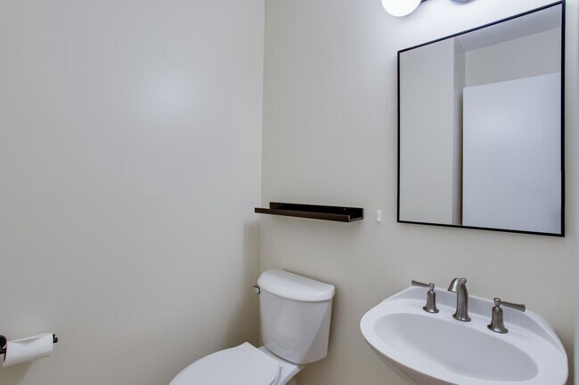 Building Photo - 21707 Leatherleaf Cir