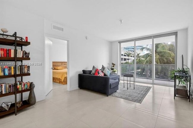 Building Photo - 13800 Highland Dr