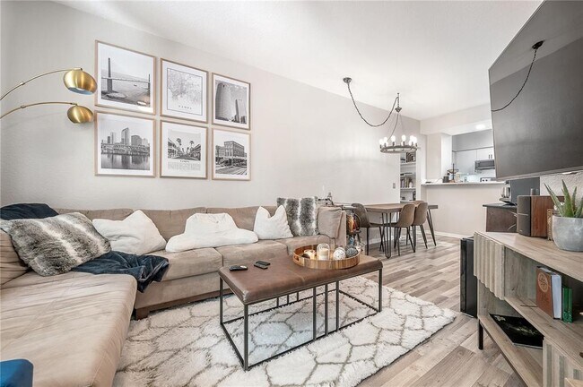 Building Photo - 410 S Armenia Ave