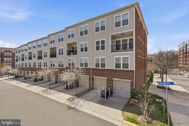 Building Photo - 2932 Finsbury Pl