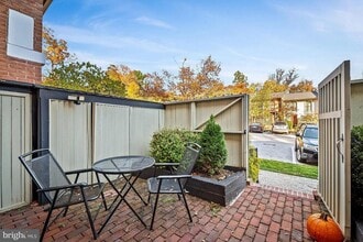 Building Photo - 42 Bouton Green Ct