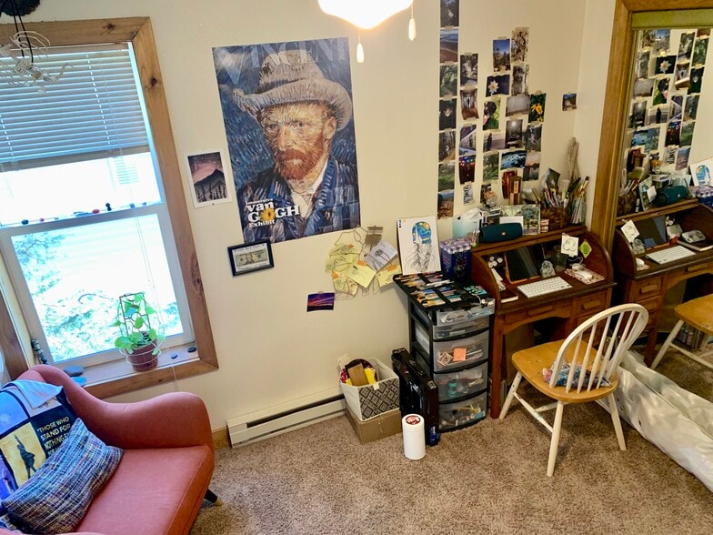 Building Photo - 1023 E Madison St