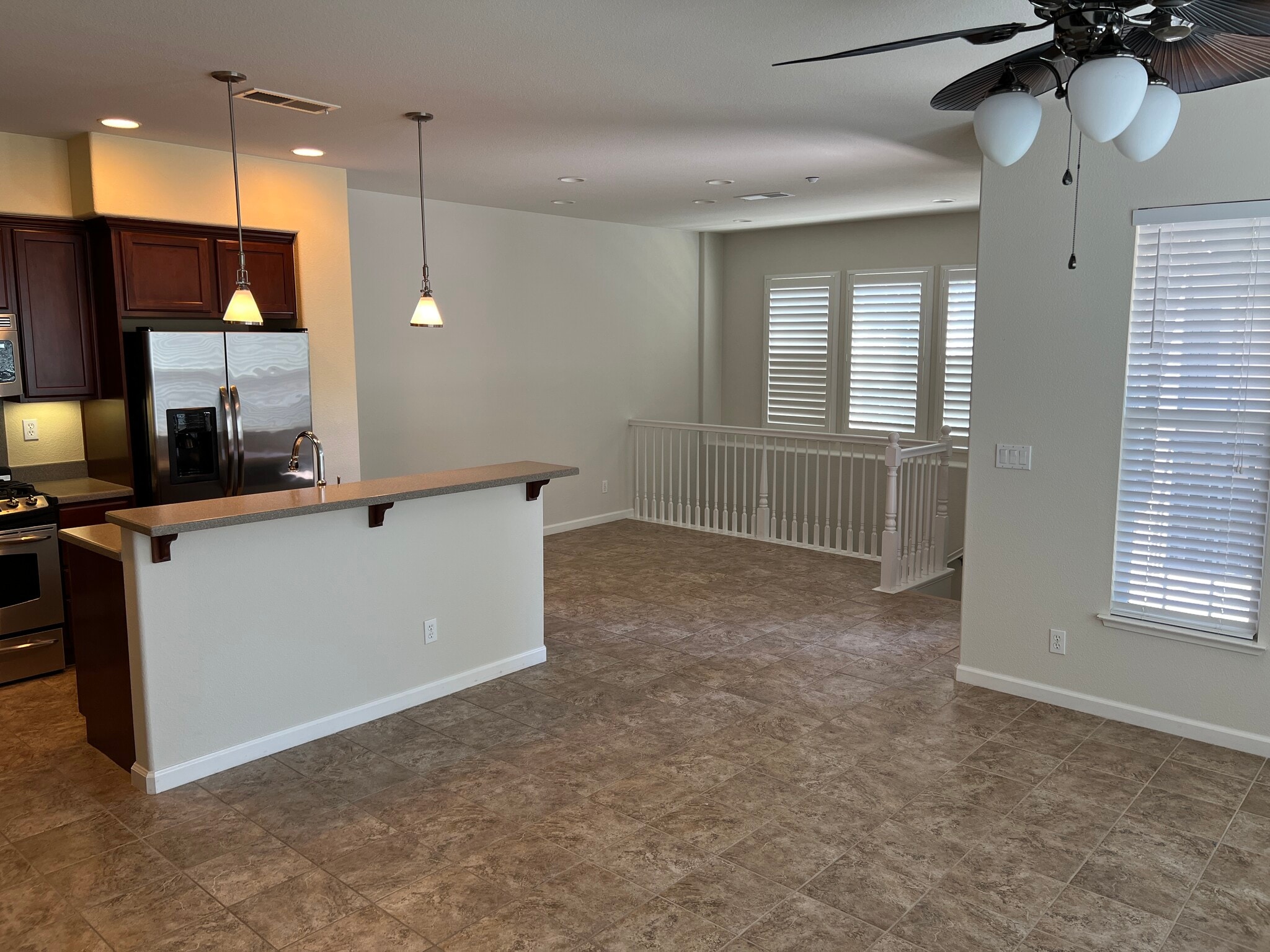 Building Photo - 207 W La Flor Ln