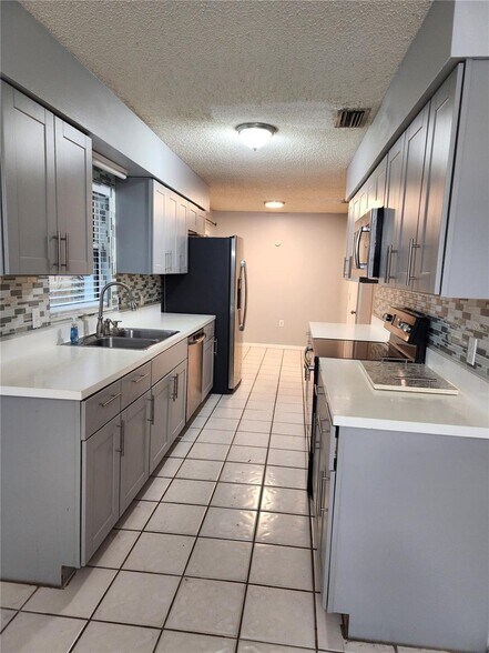 Building Photo - 2033 Quintilis Ct