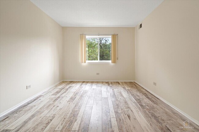 Building Photo - 909 Buccaneer Dr